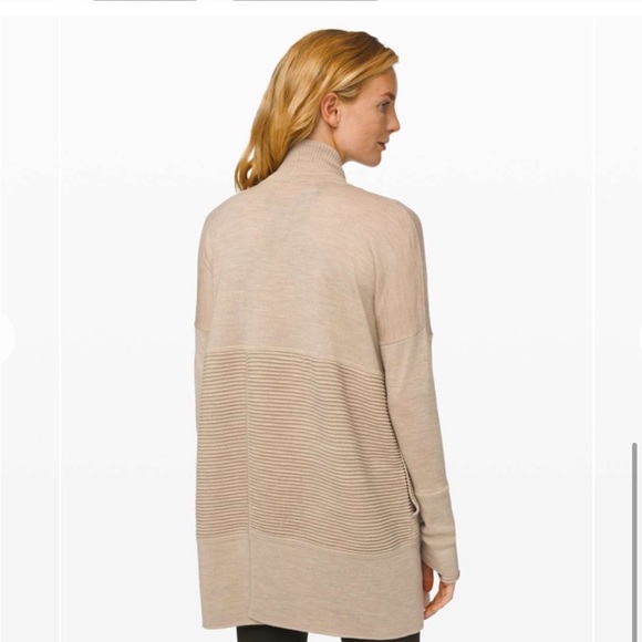 Lululemon Sit in Lotus Wrap - Picture 3 of 15